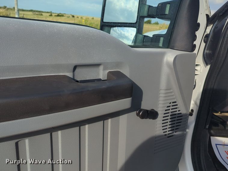 image for item MX9449 2011 Ford F550 Super Duty  utility / service truck