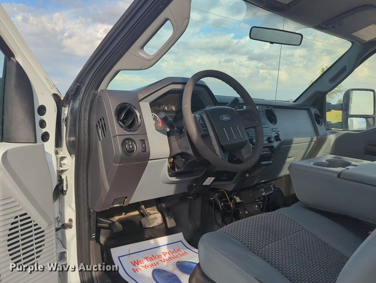 image for item MX9449 2011 Ford F550 Super Duty  utility / service truck