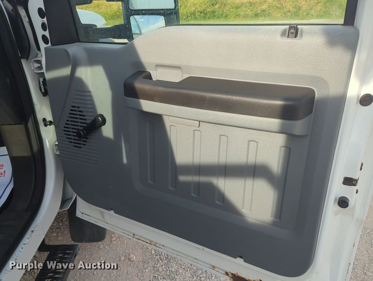 image for item MX9449 2011 Ford F550 Super Duty  utility / service truck