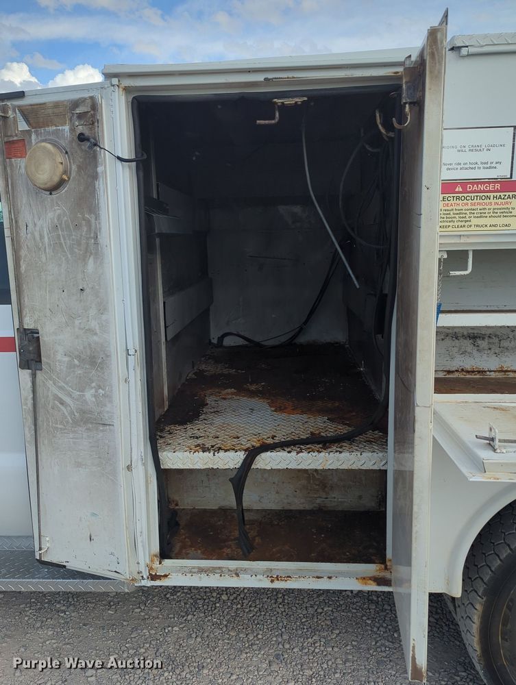 image for item MX9450 2007 Ford F550 Super Duty  SuperCab utility / service truck