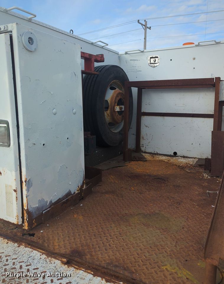 image for item MX9450 2007 Ford F550 Super Duty  SuperCab utility / service truck