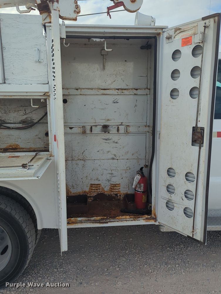 image for item MX9450 2007 Ford F550 Super Duty  SuperCab utility / service truck