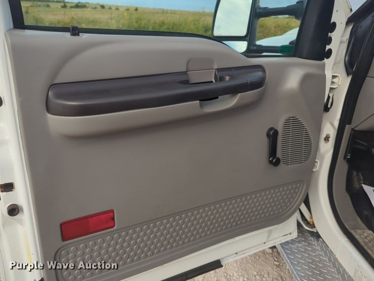 image for item MX9450 2007 Ford F550 Super Duty  SuperCab utility / service truck