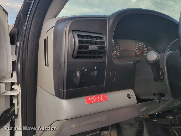 image for item MX9450 2007 Ford F550 Super Duty  SuperCab utility / service truck