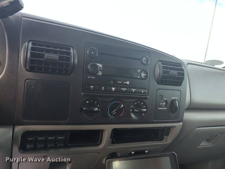 image for item MX9450 2007 Ford F550 Super Duty  SuperCab utility / service truck