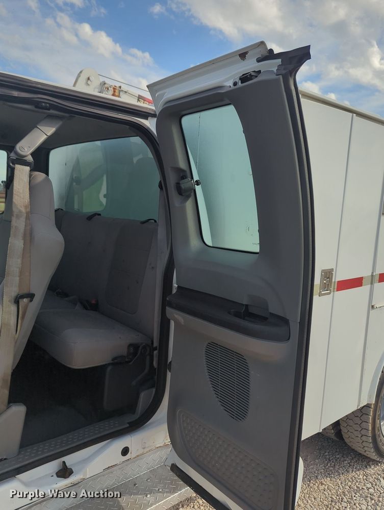 image for item MX9450 2007 Ford F550 Super Duty  SuperCab utility / service truck