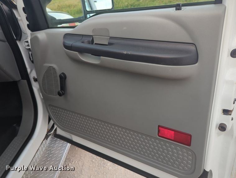 image for item MX9450 2007 Ford F550 Super Duty  SuperCab utility / service truck