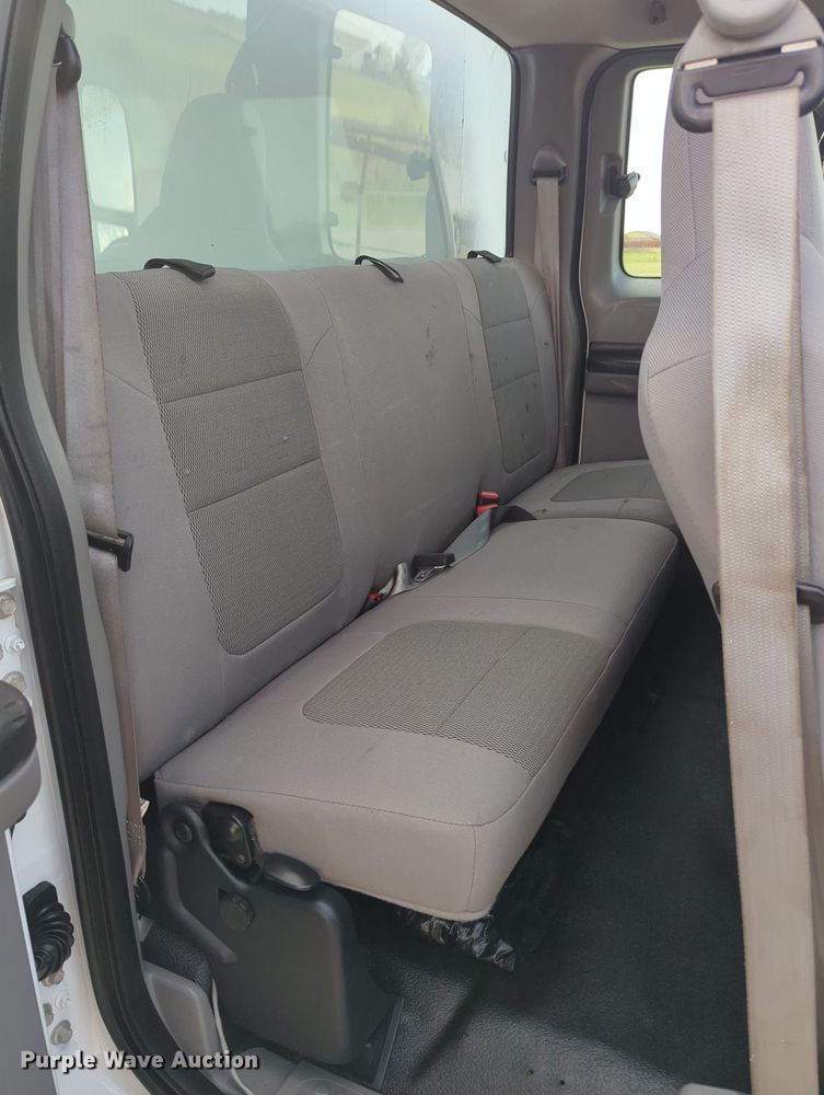 image for item MX9450 2007 Ford F550 Super Duty  SuperCab utility / service truck