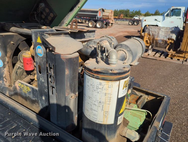 image for item MX9464 Sullair 185  air compressor