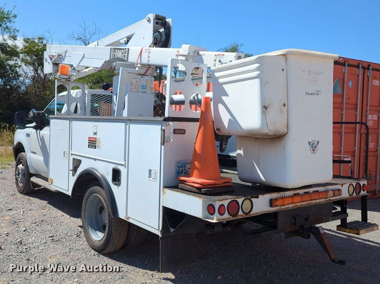 image for item MX9484 2003 Ford F550 Super Duty  bucket truck