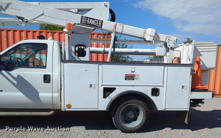 image for item MX9484 2003 Ford F550 Super Duty  bucket truck