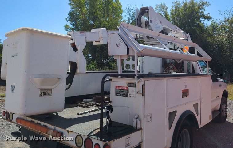 image for item MX9484 2003 Ford F550 Super Duty  bucket truck