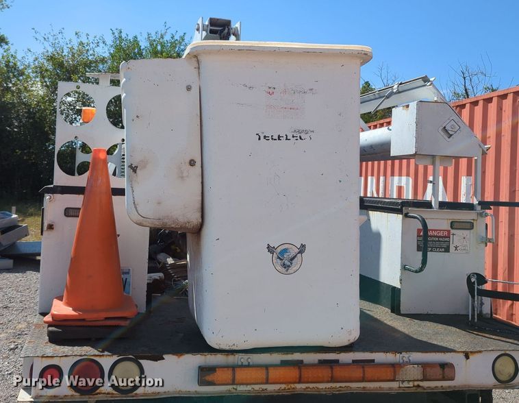 image for item MX9484 2003 Ford F550 Super Duty  bucket truck