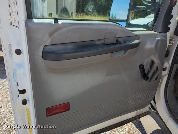 image for item MX9484 2003 Ford F550 Super Duty  bucket truck