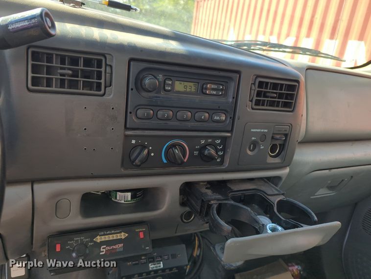 image for item MX9484 2003 Ford F550 Super Duty  bucket truck