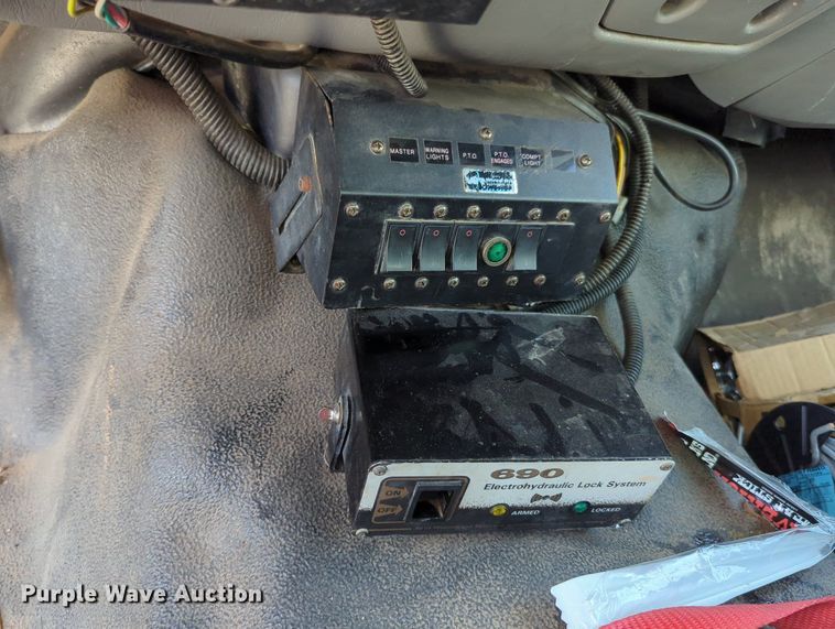 image for item MX9484 2003 Ford F550 Super Duty  bucket truck