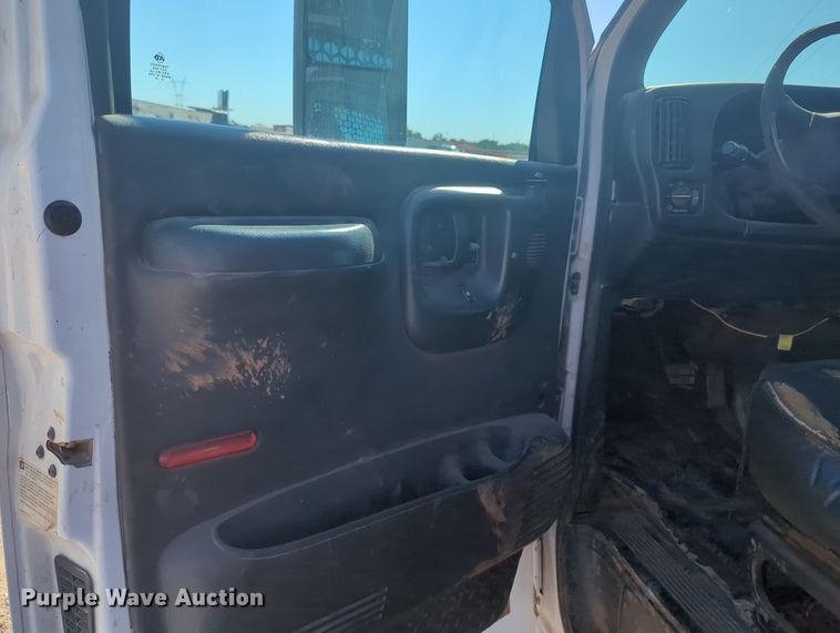 image for item MX9501 2003 Chevrolet C4500  flatbed truck