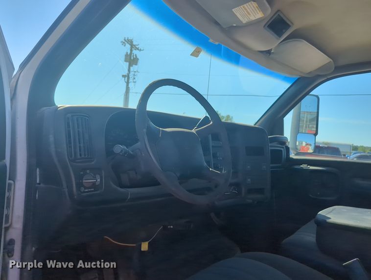 image for item MX9501 2003 Chevrolet C4500  flatbed truck