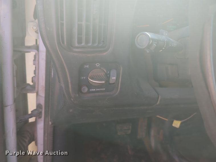 image for item MX9501 2003 Chevrolet C4500  flatbed truck