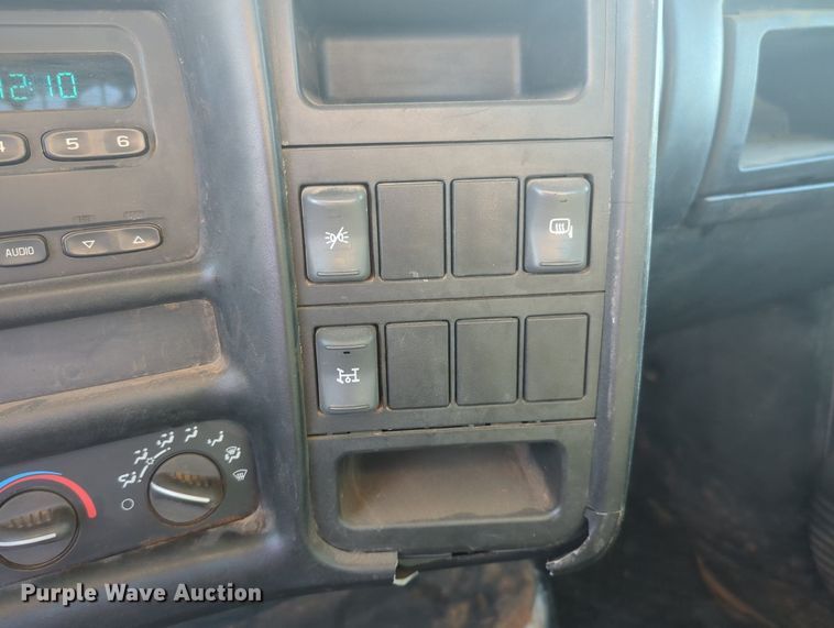 image for item MX9501 2003 Chevrolet C4500  flatbed truck