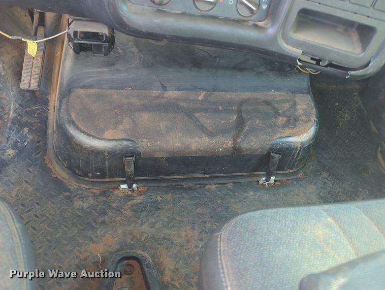 image for item MX9501 2003 Chevrolet C4500  flatbed truck