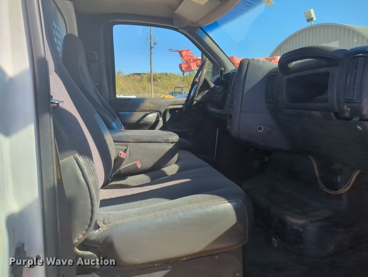 image for item MX9501 2003 Chevrolet C4500  flatbed truck