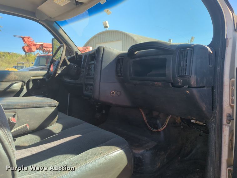 image for item MX9501 2003 Chevrolet C4500  flatbed truck