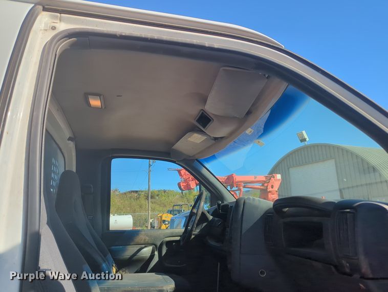 image for item MX9501 2003 Chevrolet C4500  flatbed truck