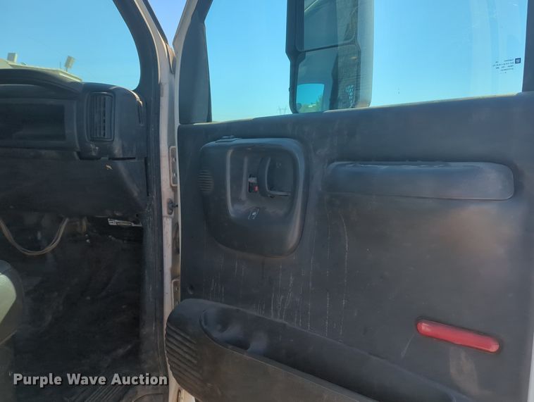 image for item MX9501 2003 Chevrolet C4500  flatbed truck