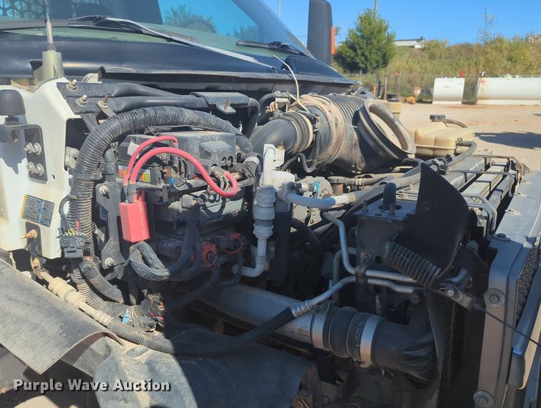 image for item MX9501 2003 Chevrolet C4500  flatbed truck