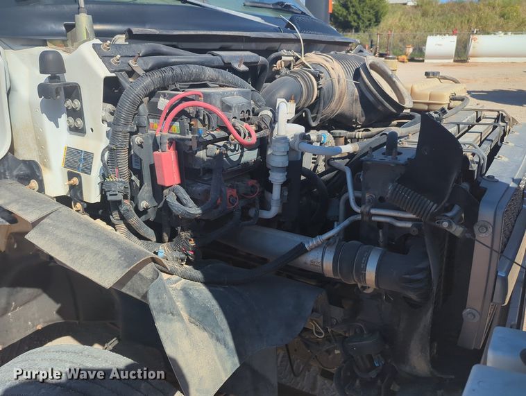 image for item MX9501 2003 Chevrolet C4500  flatbed truck