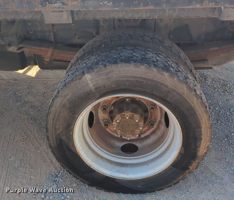 image for item MX9501 2003 Chevrolet C4500  flatbed truck