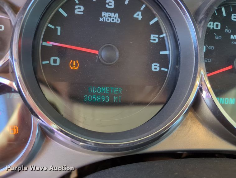 image for item MX9503 2012 Chevrolet Silverado 2500HD  Ext. Cab utility bed pickup truck