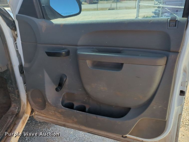 image for item MX9503 2012 Chevrolet Silverado 2500HD  Ext. Cab utility bed pickup truck