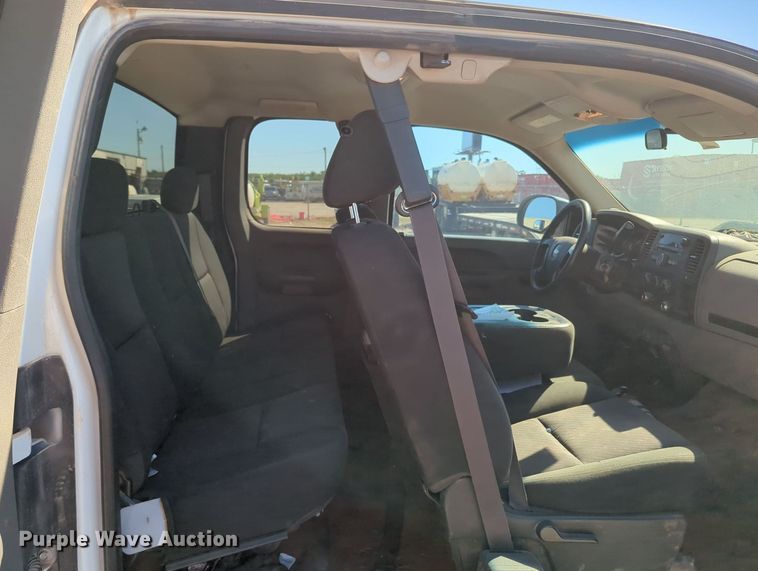 image for item MX9503 2012 Chevrolet Silverado 2500HD  Ext. Cab utility bed pickup truck