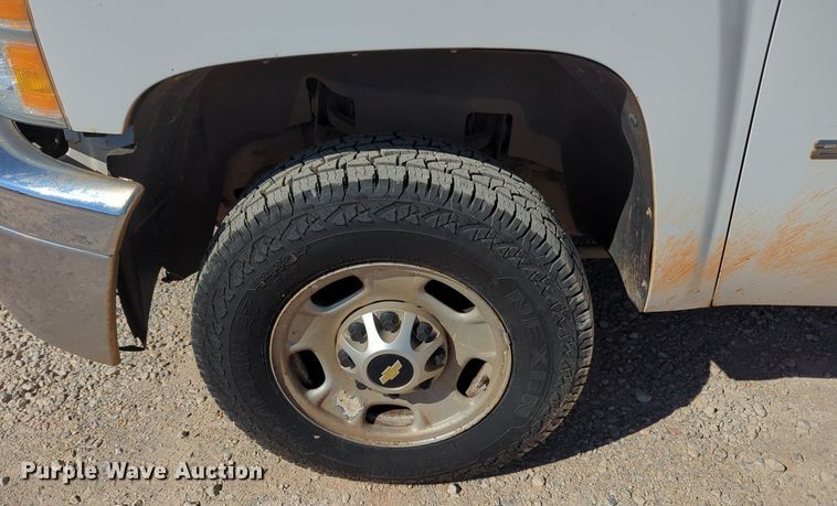 image for item MX9503 2012 Chevrolet Silverado 2500HD  Ext. Cab utility bed pickup truck