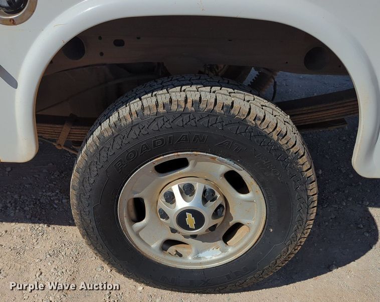 image for item MX9503 2012 Chevrolet Silverado 2500HD  Ext. Cab utility bed pickup truck