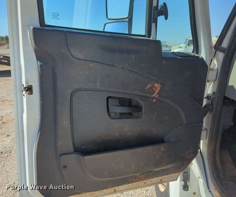 image for item MX9504 2015 International TerraStar  flatbed truck