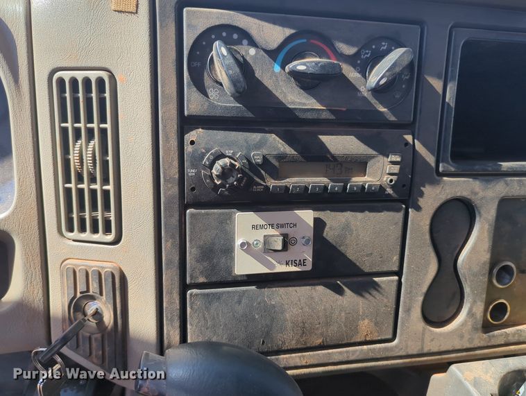 image for item MX9504 2015 International TerraStar  flatbed truck