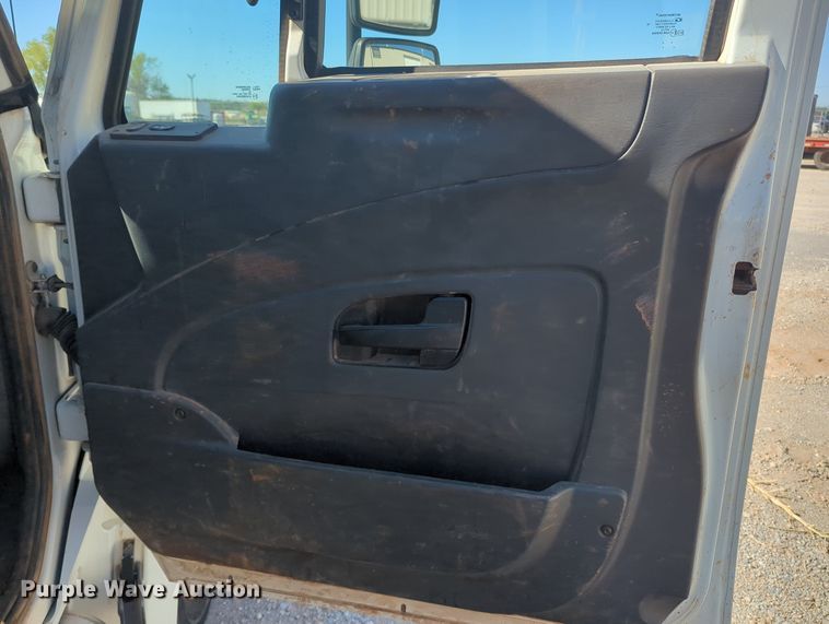 image for item MX9504 2015 International TerraStar  flatbed truck