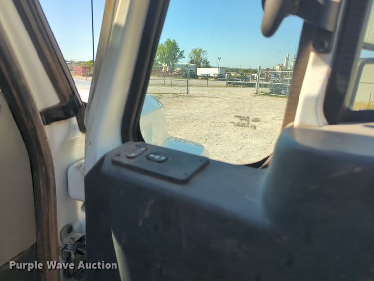 image for item MX9504 2015 International TerraStar  flatbed truck