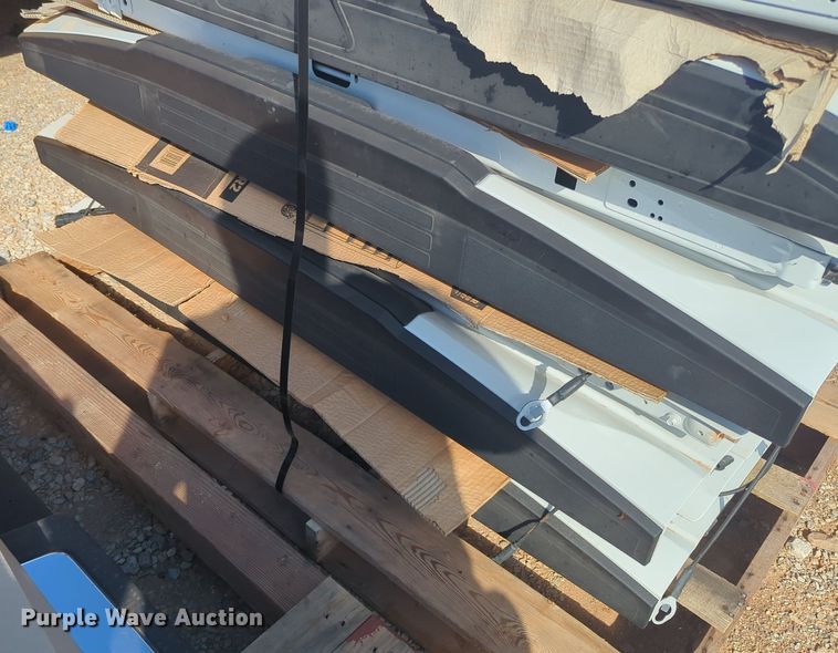 image for item MX9517 (8) tailgates