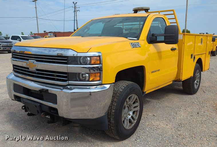 image for item MY9520 2015 Chevrolet Silverado 3500 HD  utility bed pickup truck