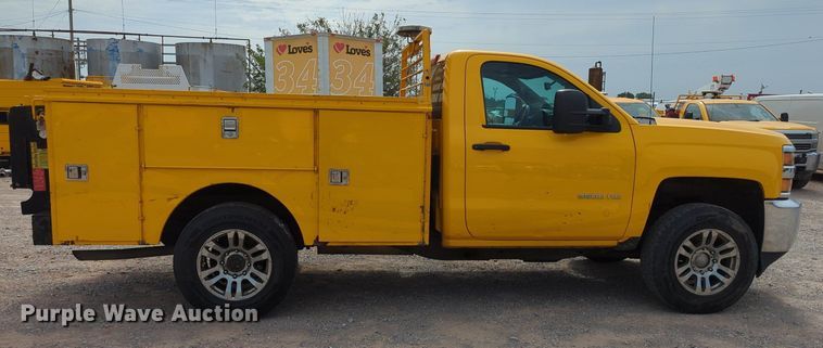 image for item MY9520 2015 Chevrolet Silverado 3500 HD  utility bed pickup truck