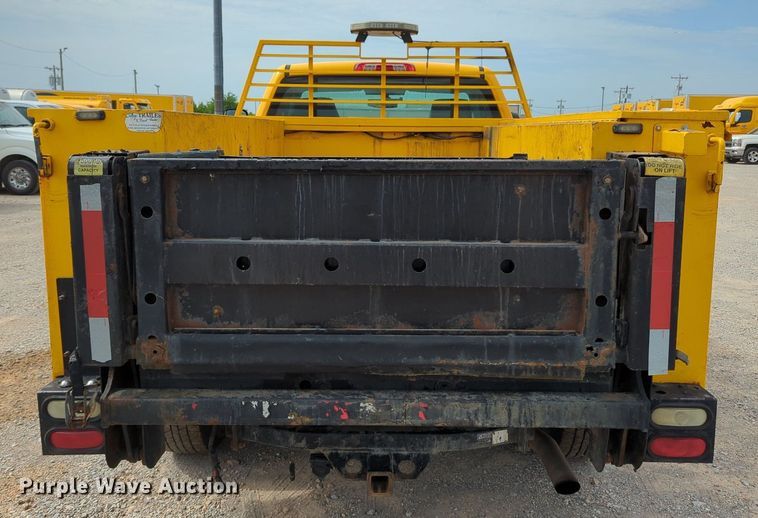 image for item MY9520 2015 Chevrolet Silverado 3500 HD  utility bed pickup truck