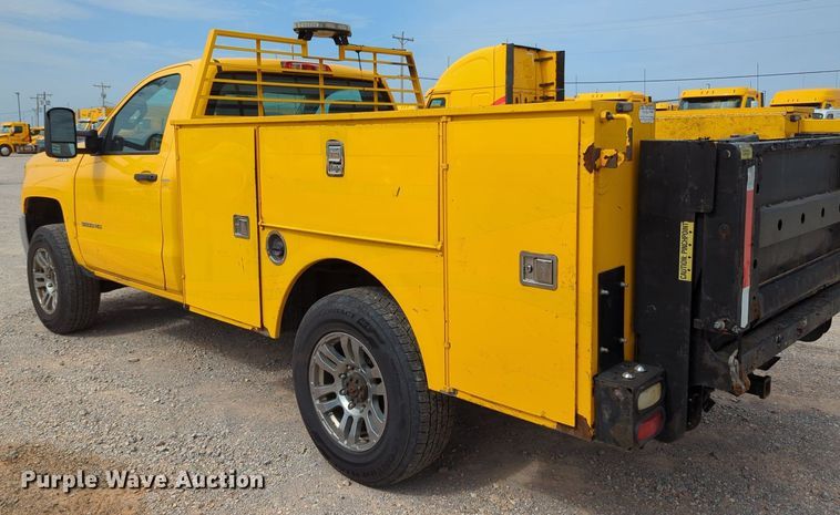image for item MY9520 2015 Chevrolet Silverado 3500 HD  utility bed pickup truck