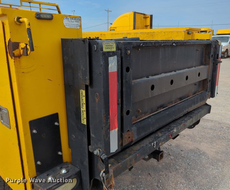 image for item MY9520 2015 Chevrolet Silverado 3500 HD  utility bed pickup truck