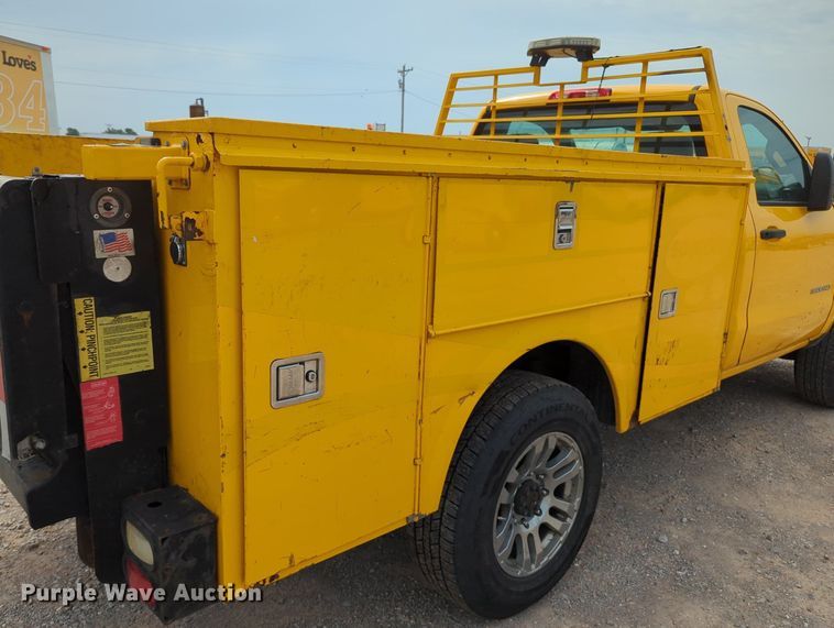 image for item MY9520 2015 Chevrolet Silverado 3500 HD  utility bed pickup truck