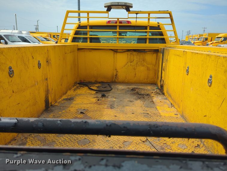 image for item MY9520 2015 Chevrolet Silverado 3500 HD  utility bed pickup truck