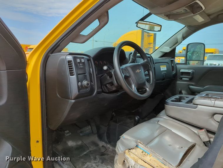 image for item MY9520 2015 Chevrolet Silverado 3500 HD  utility bed pickup truck